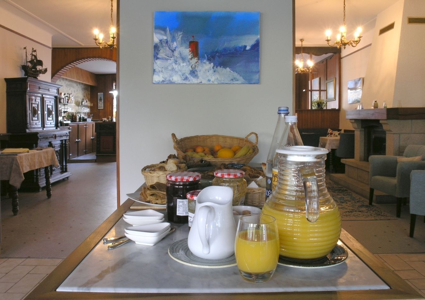 breakfast, dinner served; french cuisine, garden views