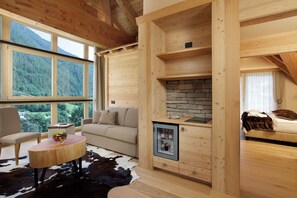 套房 | 意大利 Frette 床单、迷你吧、客房内保险箱、办公桌