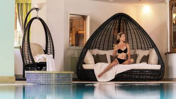 Piscina coperta, piscina all'aperto