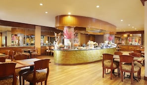 Bữa sáng buffet hàng ngày (100000 IDR/mỗi người) 