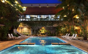 Piscine couverte, piscine extérieure