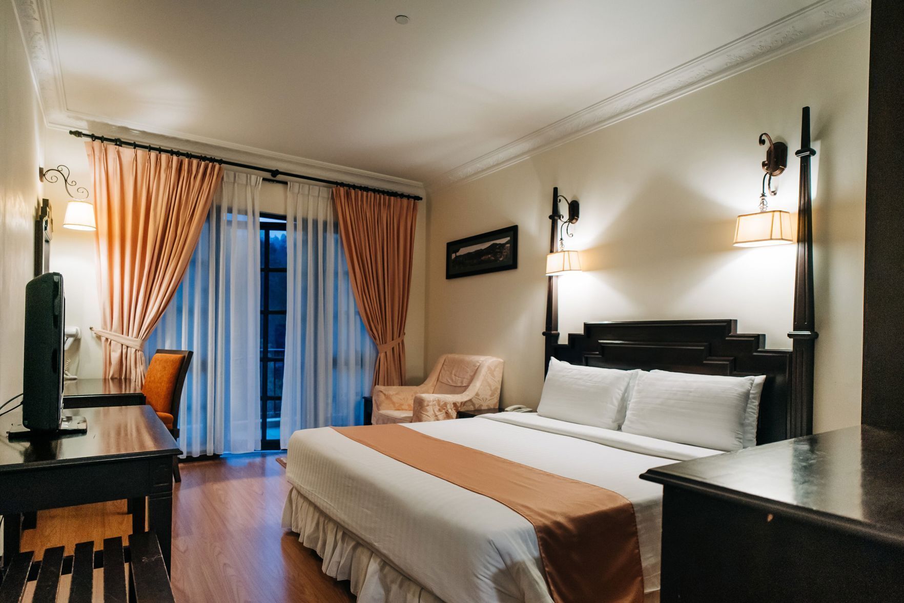 Premium bedding, minibar, in-room safe, desk
