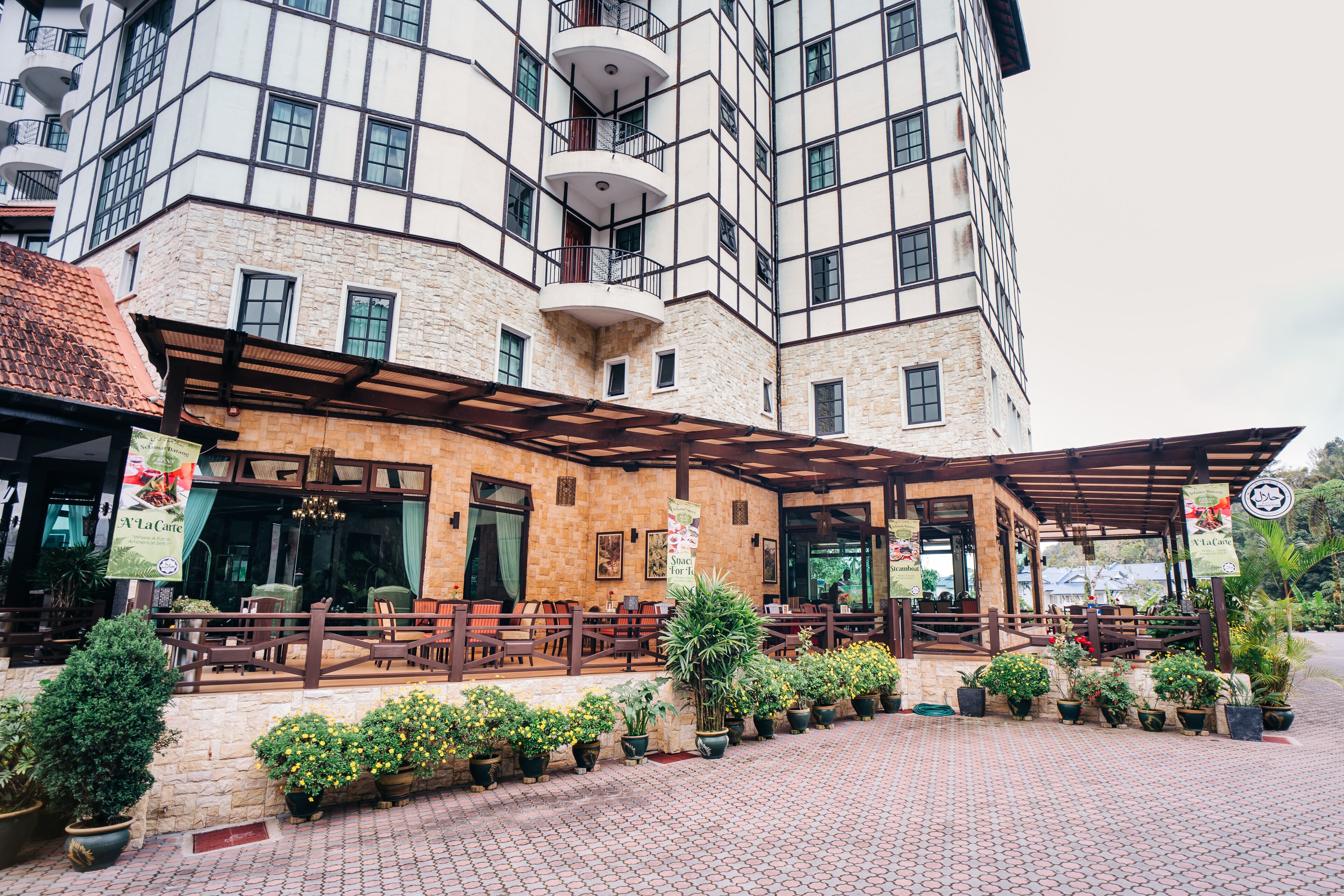 Daily full breakfast (MYR 37 per person)