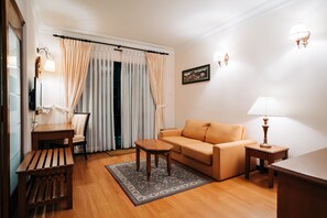 Junior Suite | Living room | 32-inch LCD TV with satellite channels, TV