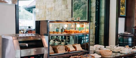 Desayuno completo (MYR 37 por persona)