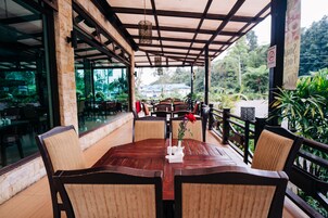 Daily full breakfast (MYR 37 per person)