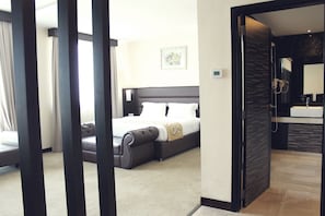 Habitació Premier, 1 llit de matrimoni gran (BBC ) | 1 dormitori, caixa forta a l'habitació i wifi gratuïta