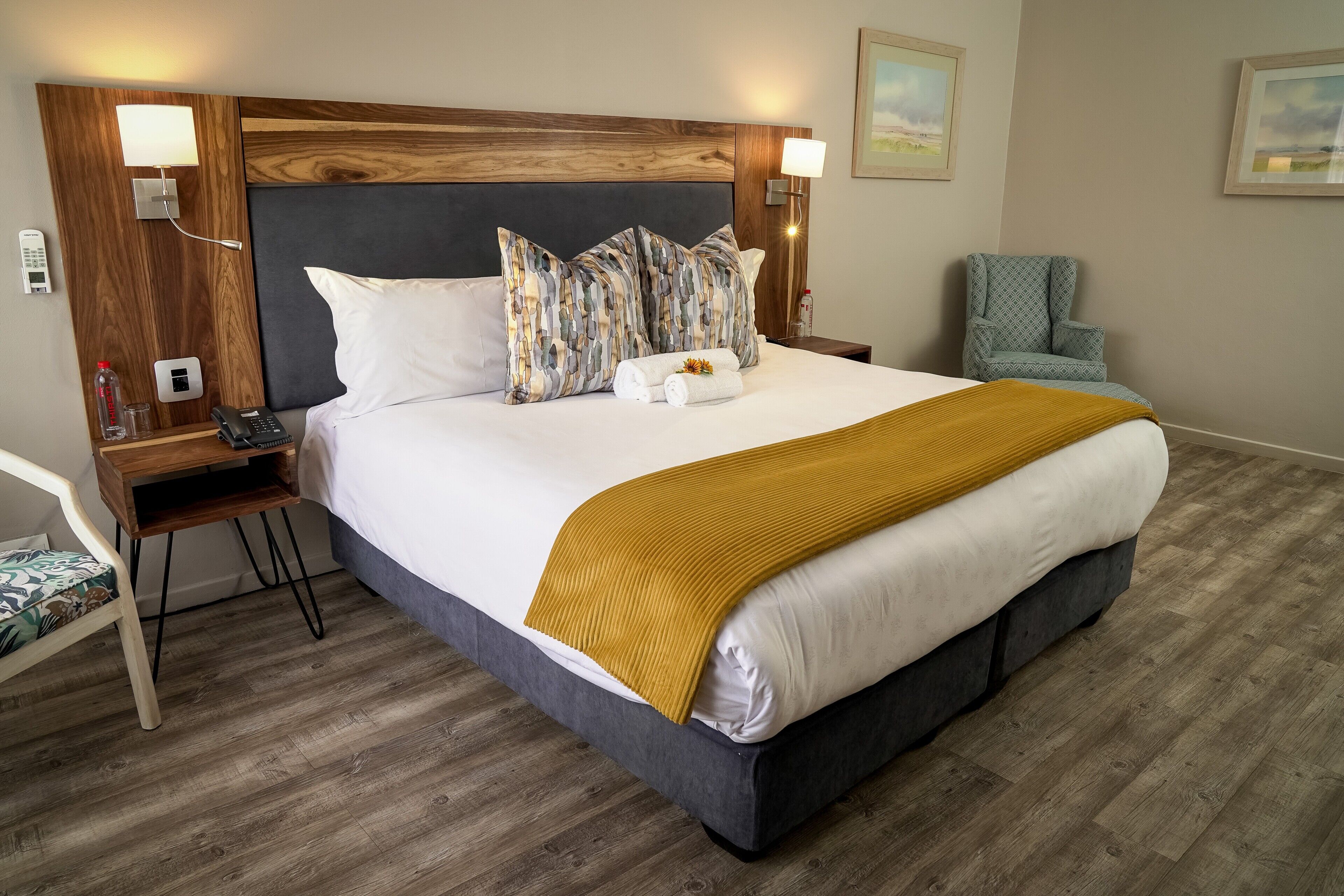 Deluxe Room | In-room safe, desk, blackout drapes, iron/ironing board