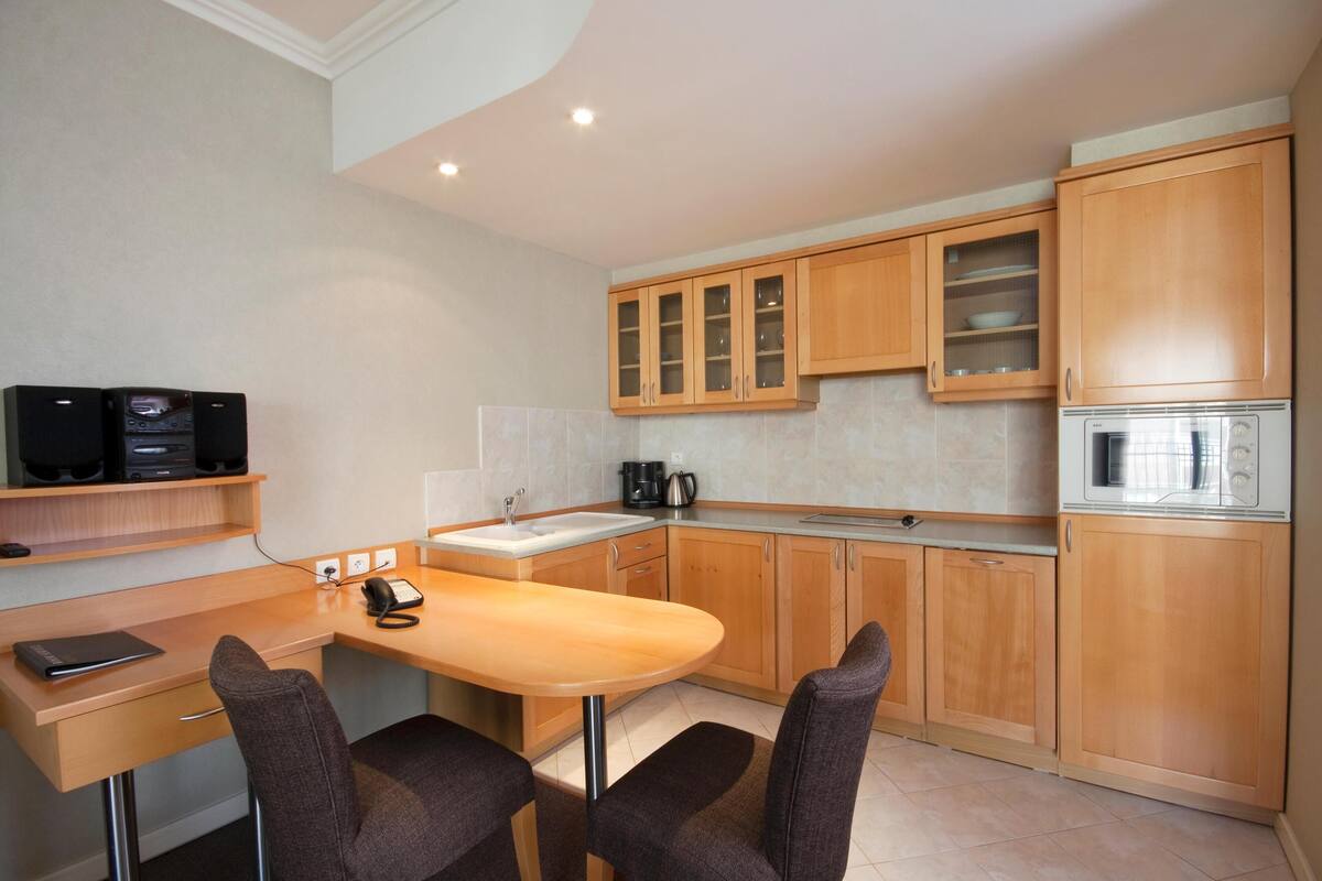 豪華公寓 (Golden Prague Residence) | 私人廚房 | 咖啡機/沖茶器、雪櫃、微波爐、洗碗機