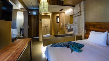 Signature Double Room, Garden View | Bathroom | Designer toiletries, hair dryer, bathrobes, towels