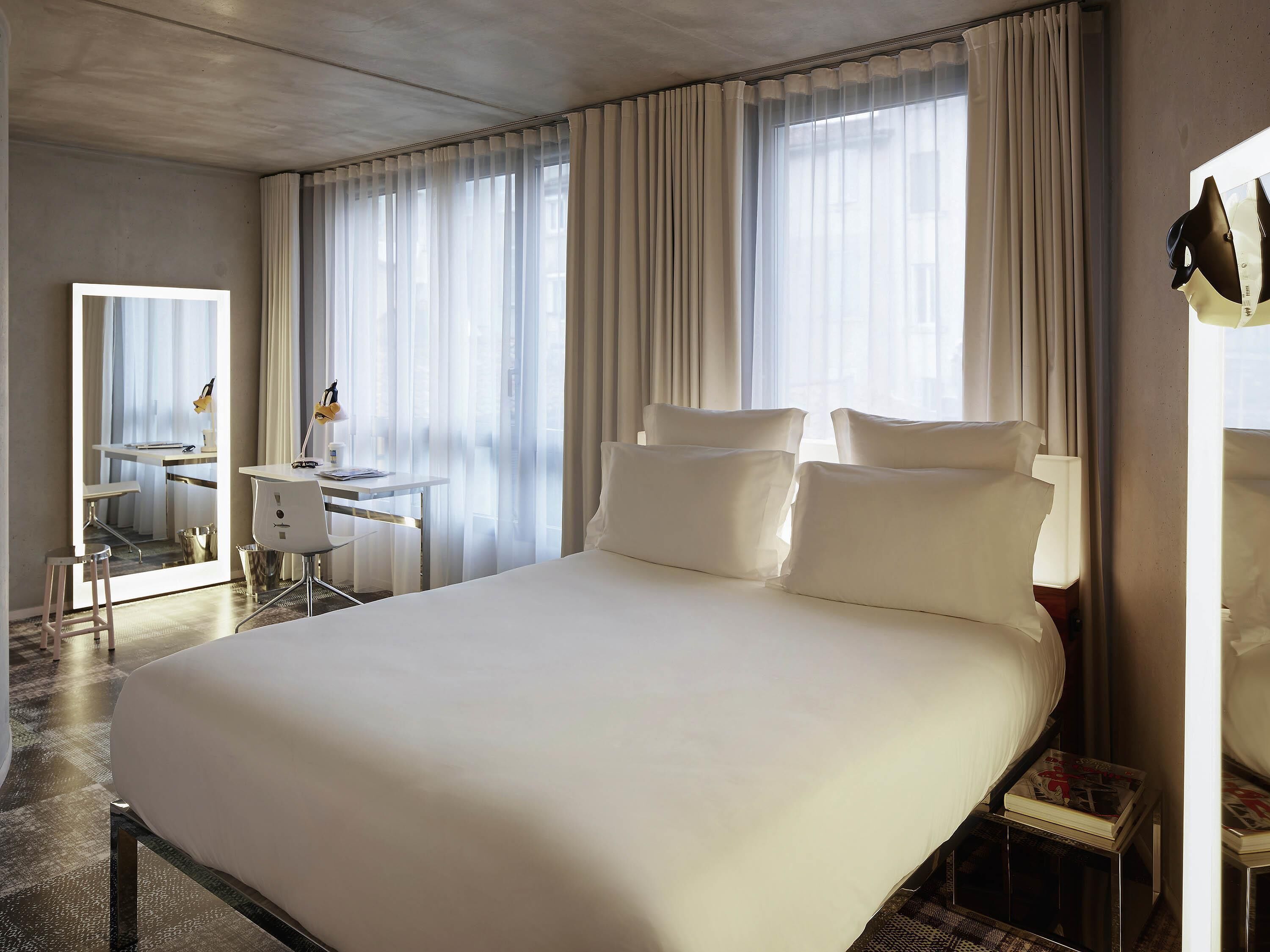 Literie de qualité supérieure, coffres-forts dans les chambres, bureau