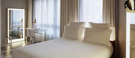 Large Mama Double | Premium-sengetøj, pengeskab på værelset, skrivebord, lydisolering