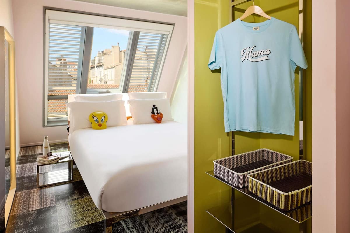 Literie de qualité supérieure, coffres-forts dans les chambres, bureau