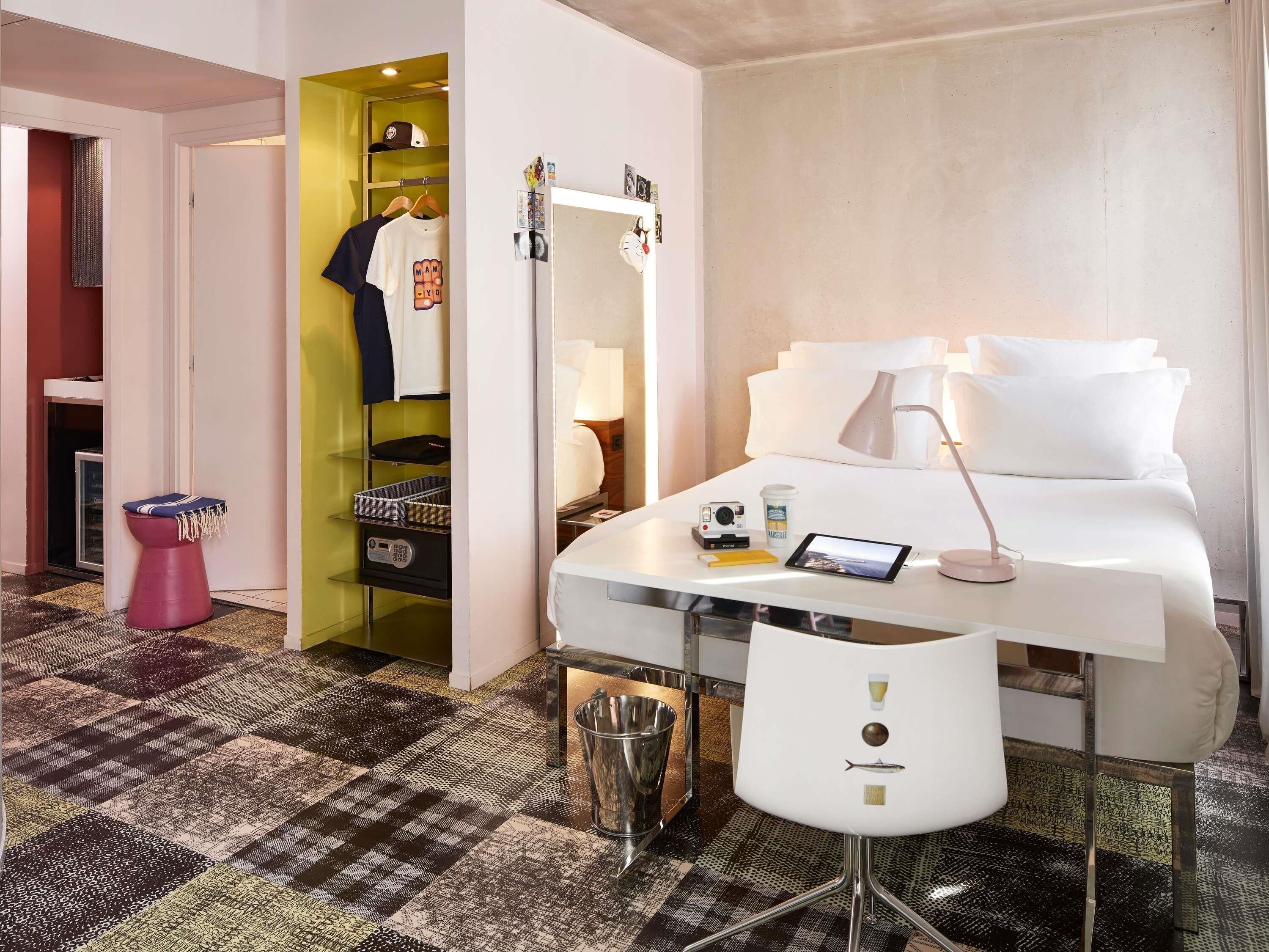 Premium bedding, in-room safe, desk, soundproofing