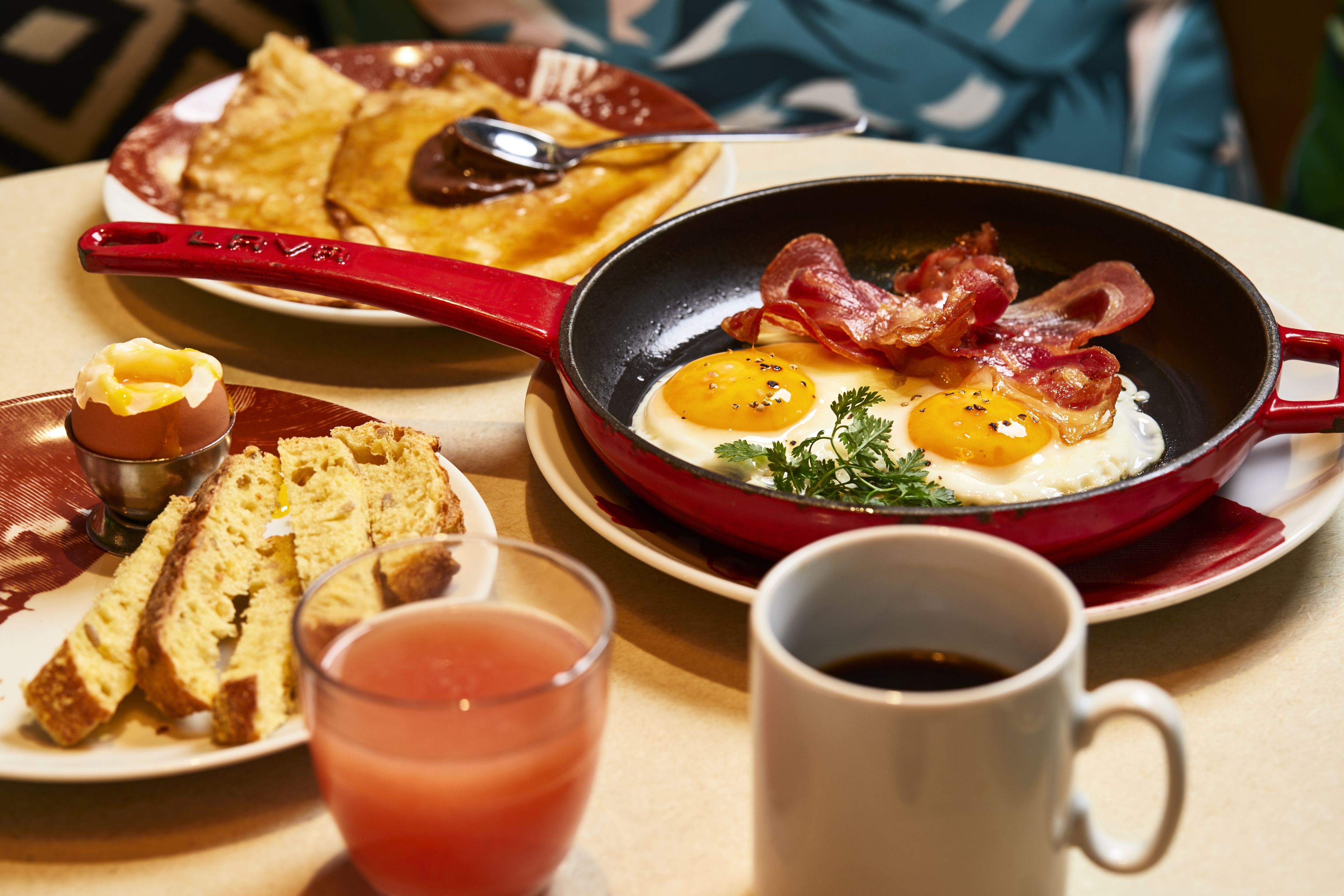 daily buffet breakfast (eur 21 per person)