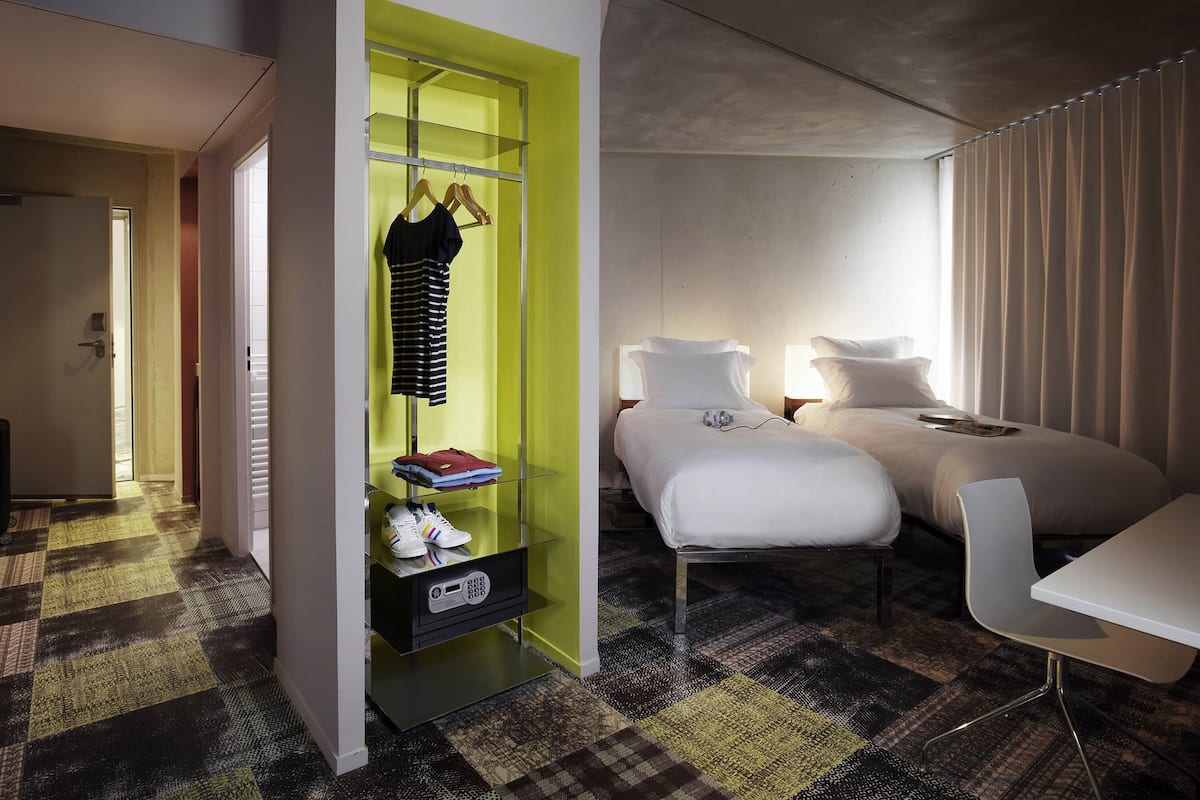 Sengetøy av topp kvalitet, safe på rommet, skrivebord og lydisolert