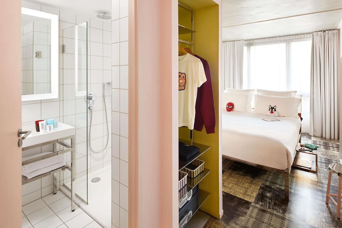 Premium bedding, in-room safe, desk, soundproofing