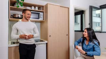 Studio 4 people | Premium bedding, desk, iron/ironing board (on request), cribs (free)