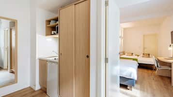 Studio 4 people | Premium bedding, desk, iron/ironing board (on request), cribs (free)