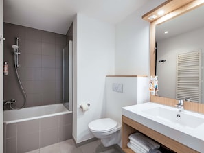 Eco-friendly toiletries, hair dryer, towels - Aparthotel Adagio Access Brussels Europe (Brussels)