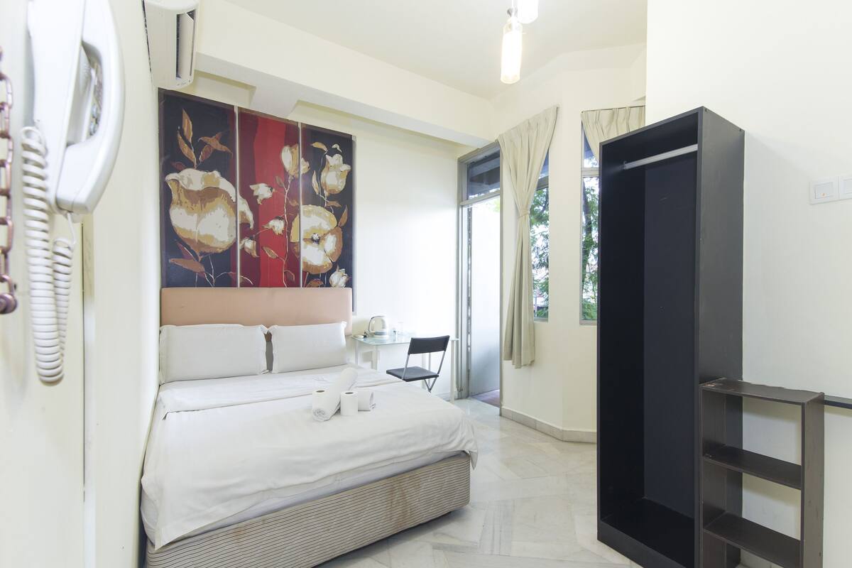 Deluxe Double Room | Iron/ironing board (on request), free WiFi, bed sheets