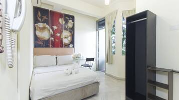 Iron/ironing board, free WiFi, bed sheets