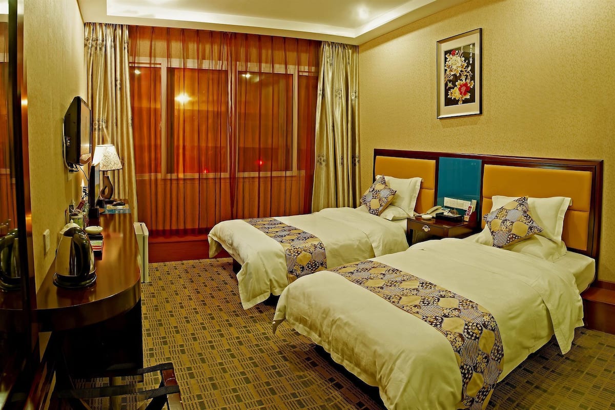 Deluxe Twin Room, 2 Twin Beds | Premium bedding, pillowtop beds, in-room safe, desk