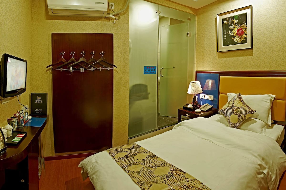 Room, 1 Bedroom (Mini ) | Premium bedding, pillowtop beds, in-room safe, desk