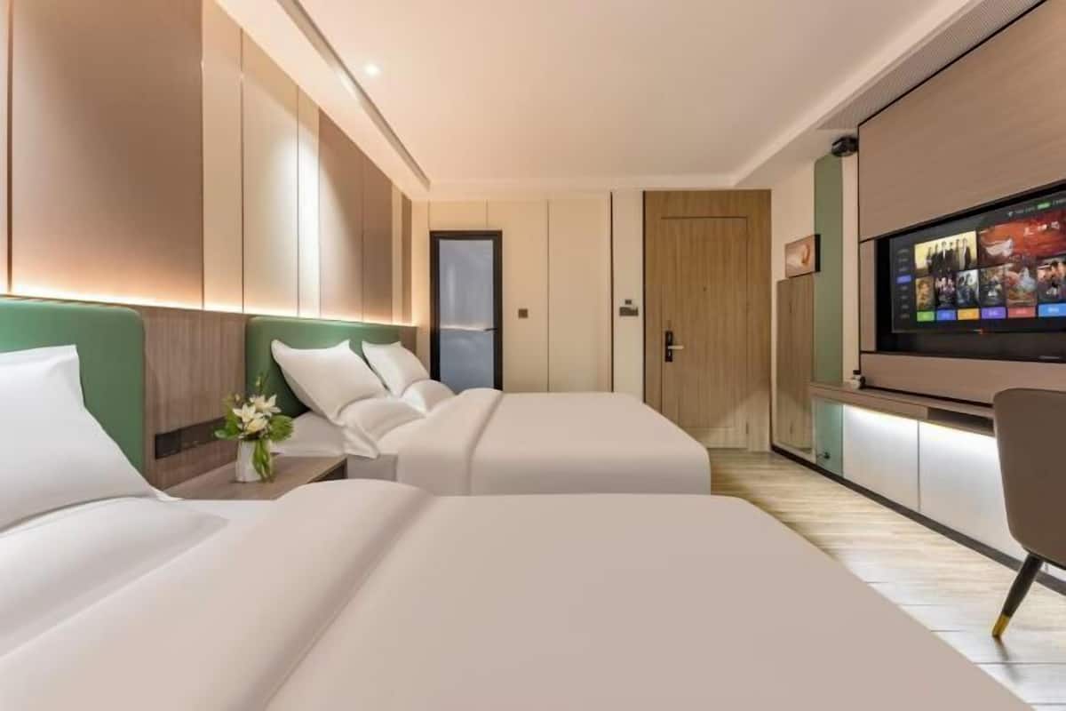 Premium bedding, pillowtop beds, in-room safe, desk