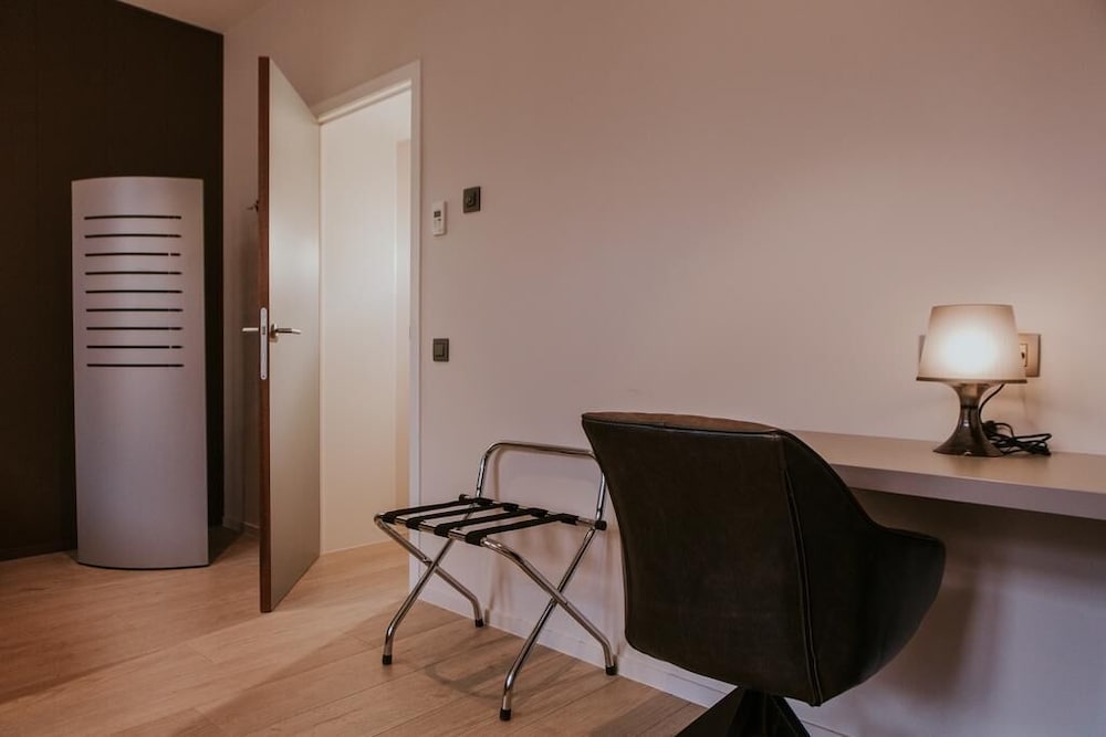 Hotel Tearoom New Regina by null