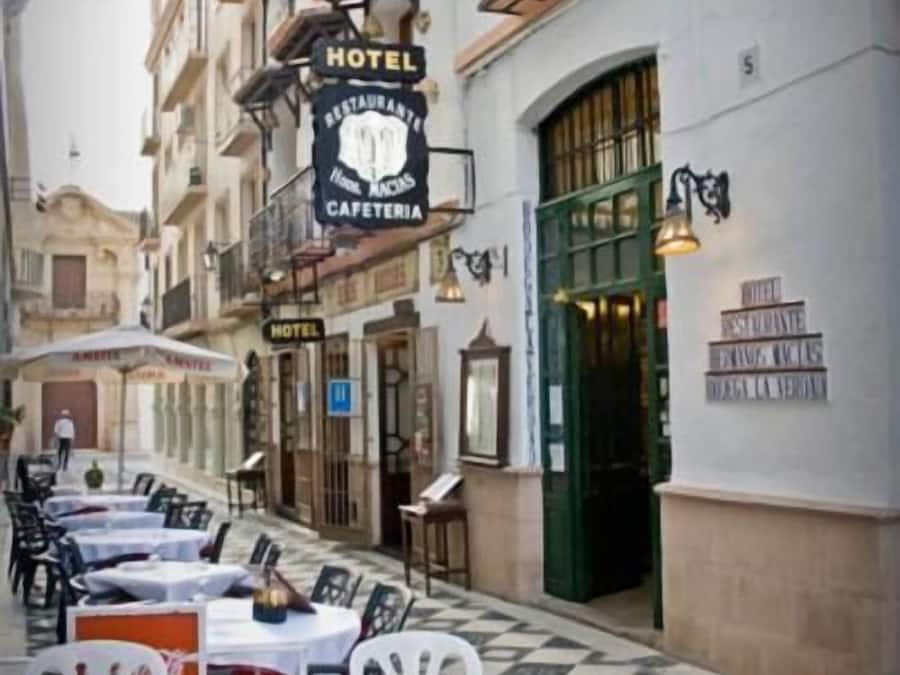 Breakfast, lunch, dinner served; local cuisine