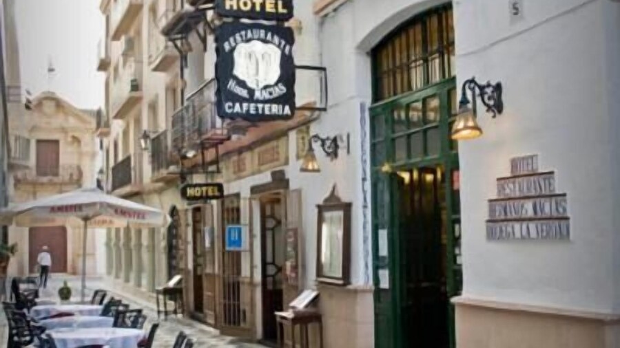 Hermanos Macías Hotel