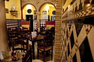 Se sirven desayunos, almuerzos, cenas y cocina local 