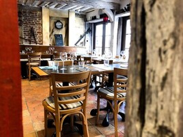 Daily continental breakfast (EUR 15 per person)