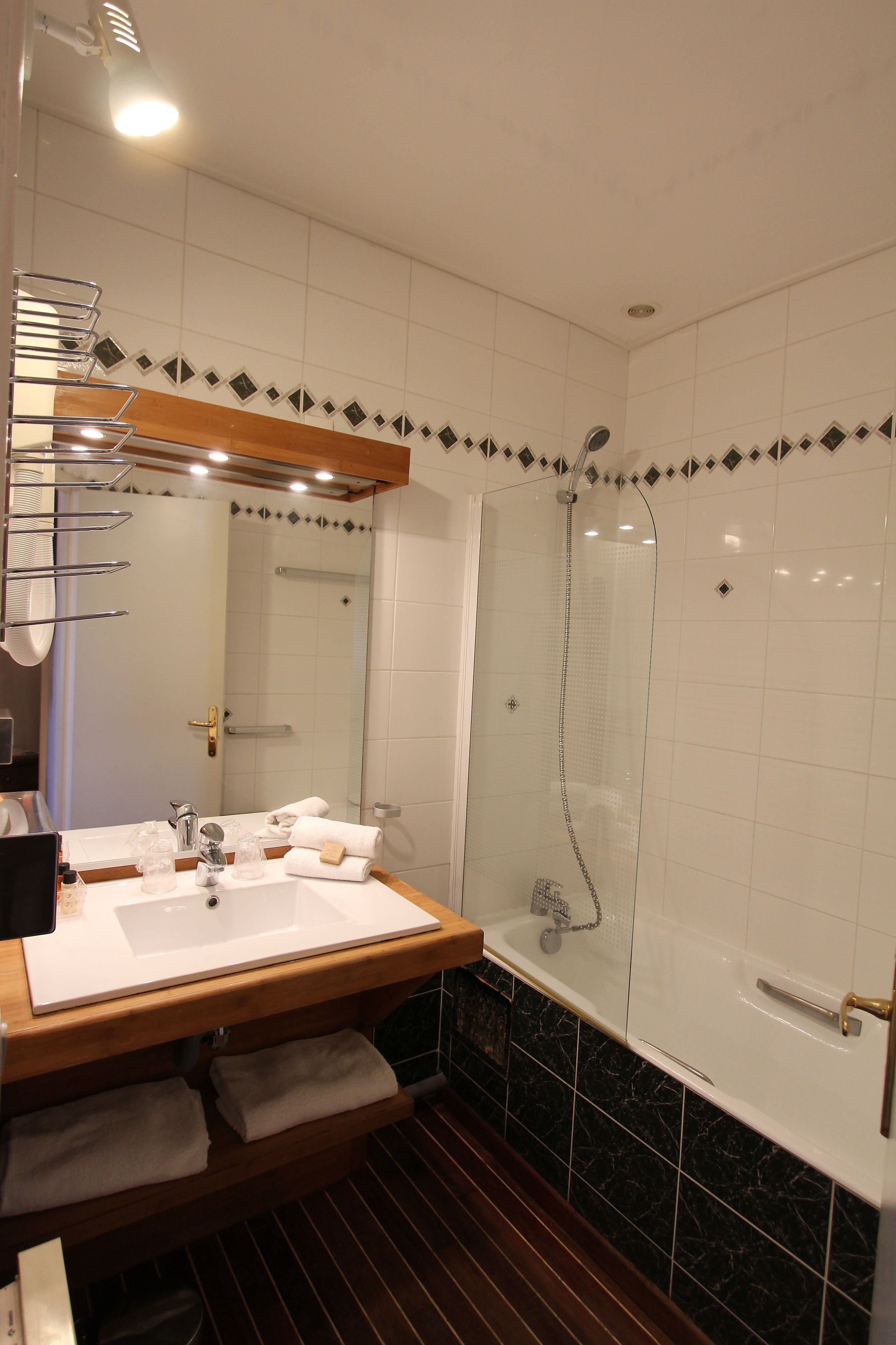 junior suite | deep-soaking bathtub