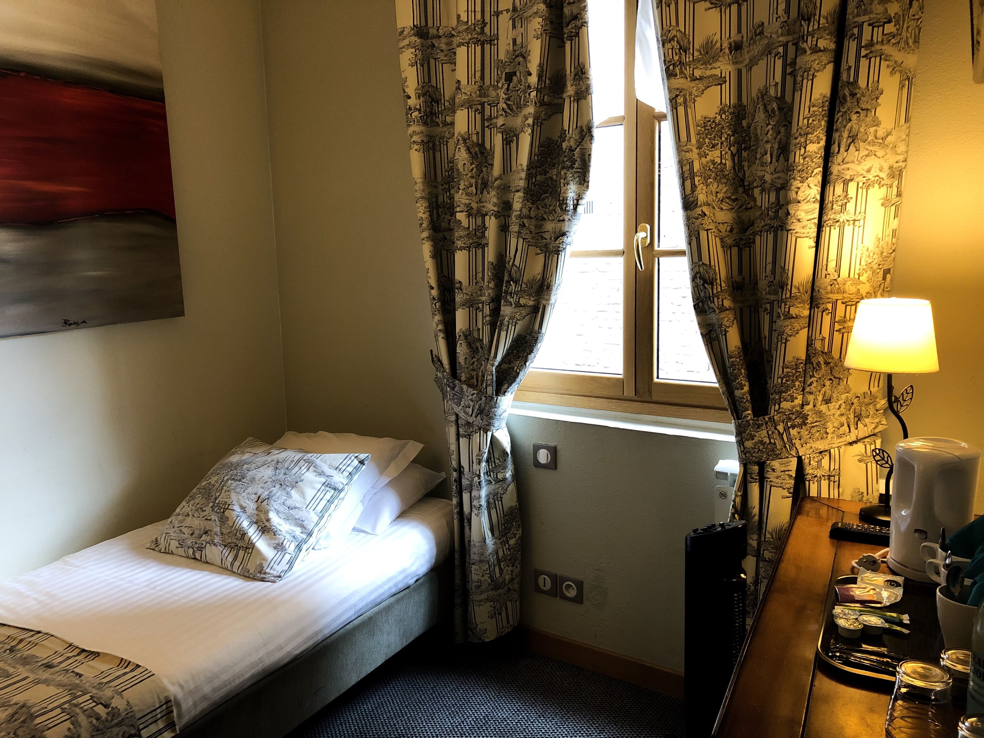 junior suite | living area | 61-cm lcd tv with digital channels, tv