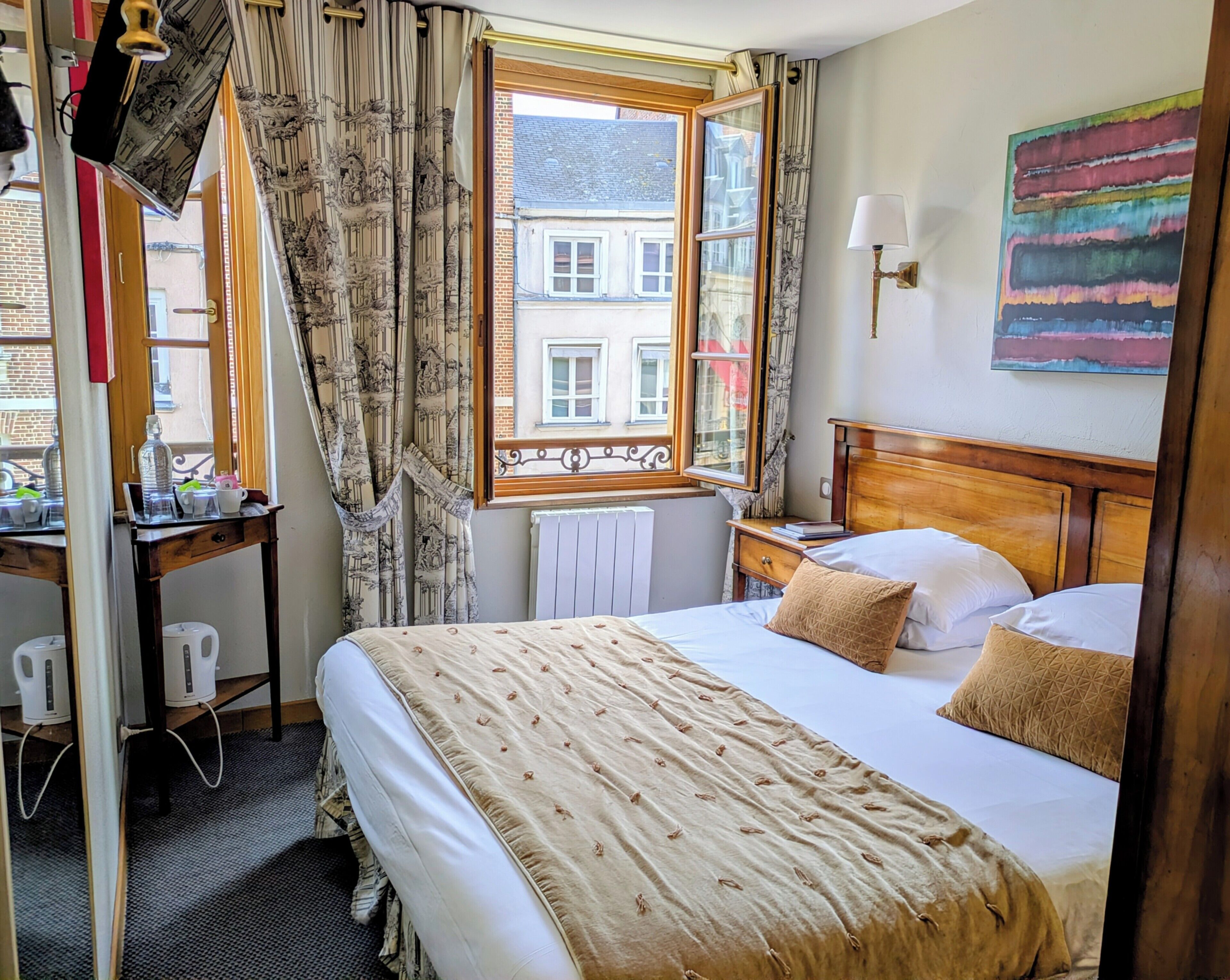 Standard Room | Hypo-allergenic bedding, individually decorated, blackout curtains