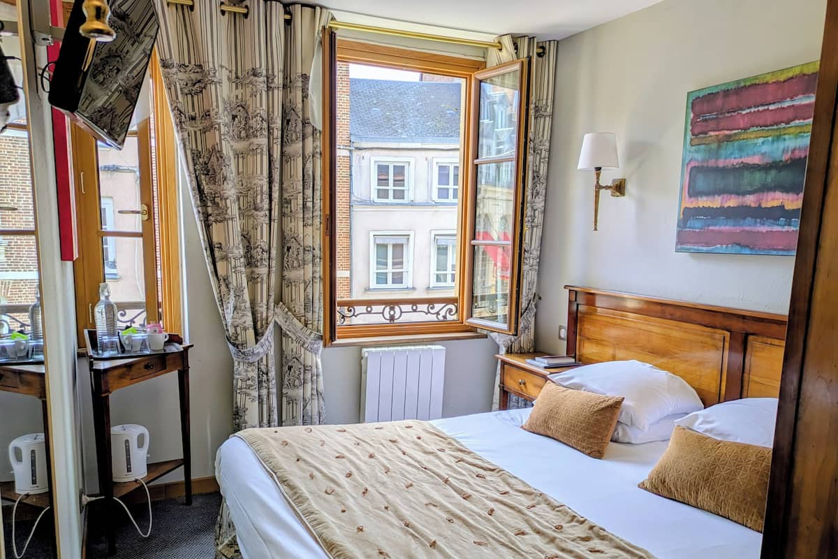 Standard Room | Hypo-allergenic bedding, individually decorated, blackout drapes