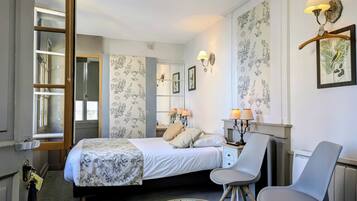 Romantic Room | Hypo-allergenic bedding available, blackout drapes, soundproofing