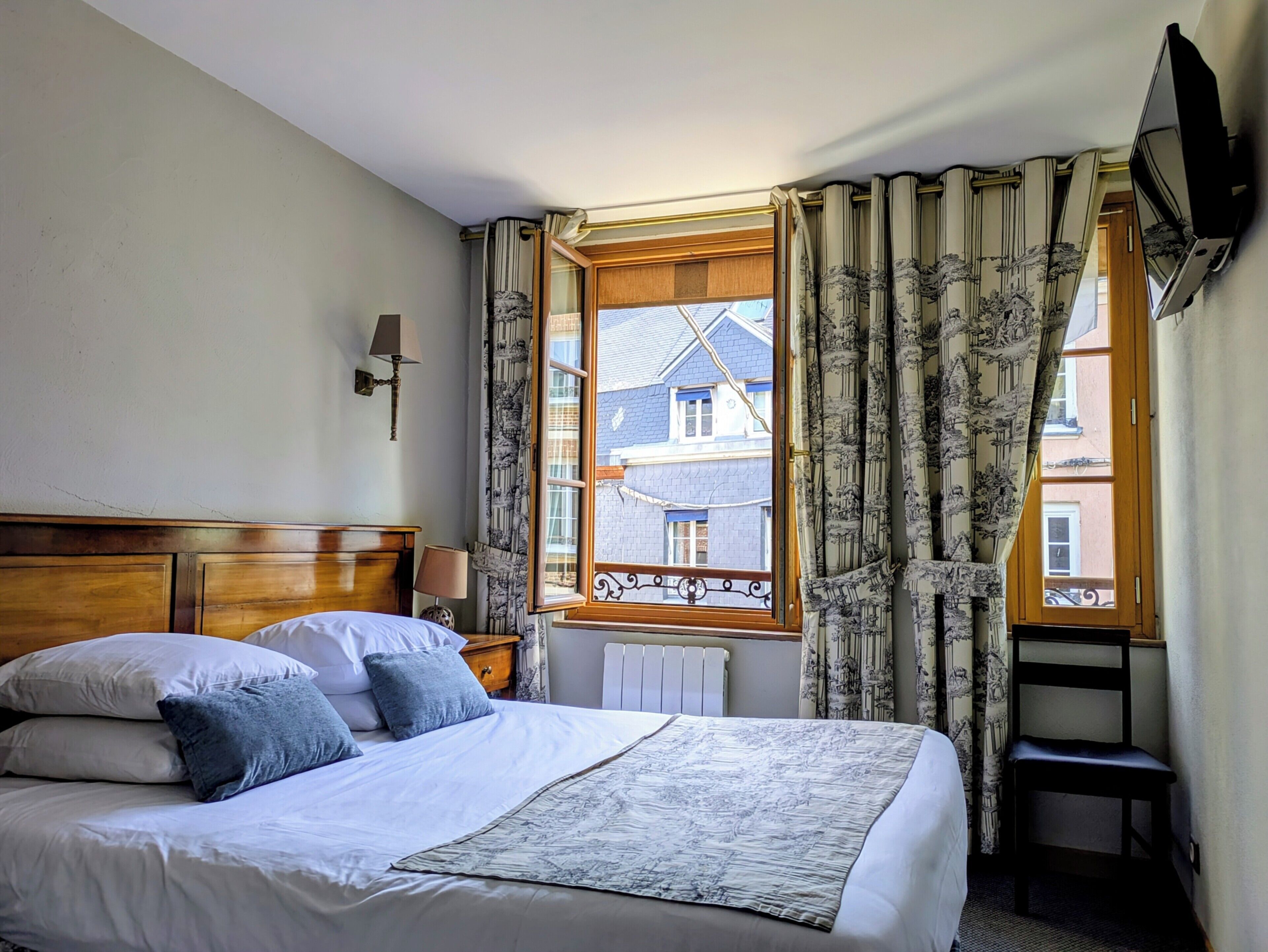 Superior Room | Hypo-allergenic bedding, individually decorated, blackout curtains