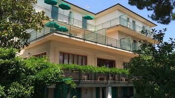 Façana frontal de l'allotjament