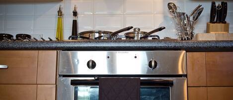 Lyxlägenhet - balkong | Eget kök | Kylskåp, mikrovågsugn, ugn och spishäll