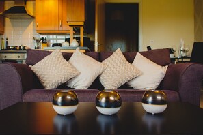 Luxury Apartment, Balcony | 2 bedrooms, premium bedding, pillowtop beds, individually decorated - The Lindley Suite - Simple2let Serviced Apartments (Huddersfield)