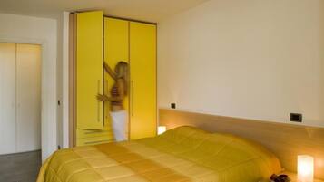 1 Schlafzimmer, hochwertige Bettwaren, Daunenbettdecken, Zimmersafe