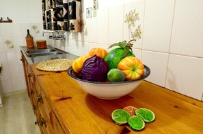 Fridge, coffee/tea maker, electric kettle, cookware/dishes/utensils - Golden Apartments (Agios Nikolaos)