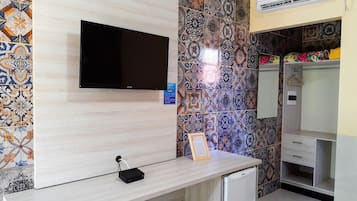 Habitación Deluxe doble | Minibar y ropa de cama