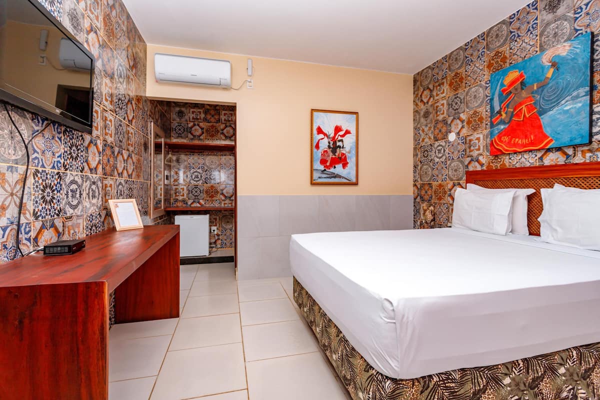 Minibar, bed sheets