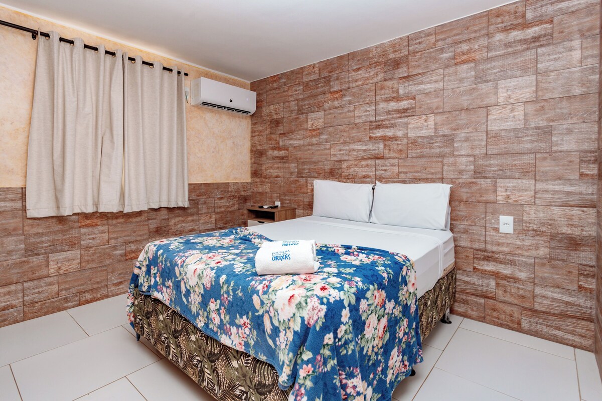 Standard Double Room | Minibar, bed sheets
