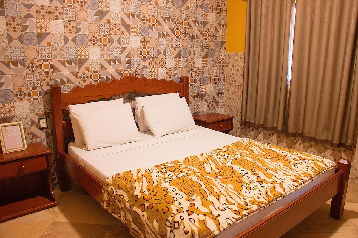 Minibar, bed sheets