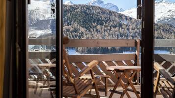 Residence Junior Suite Süd\-West obere Etage | Wohnbereich | 55-Zoll-Flachbildfernseher mit Digitalempfang